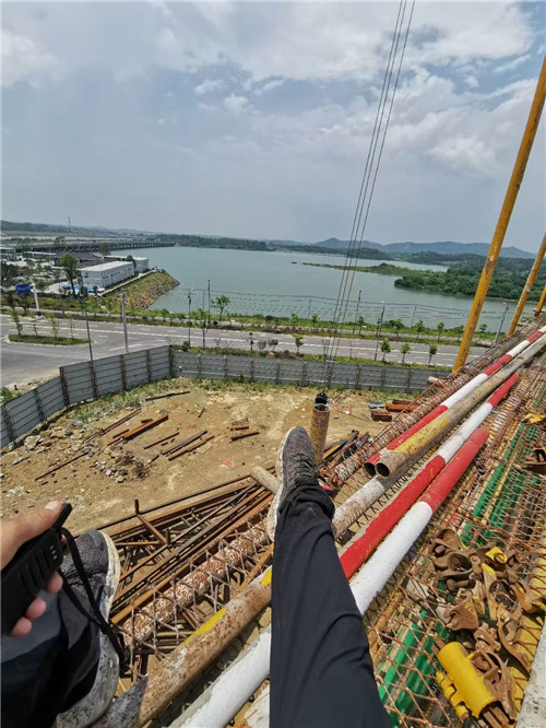 龙子湖区作业中发生设备损坏或人员意外，责任怎么划分？