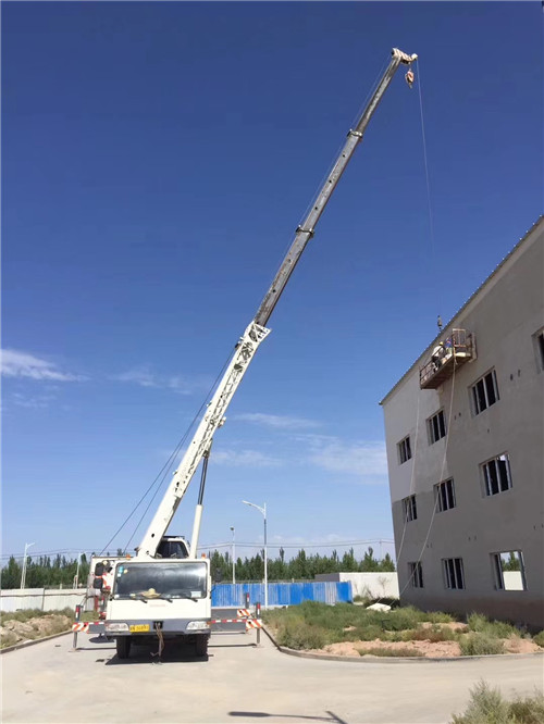 龙子湖区“轻装强干”—— 吊车的 “轻量化臂架” 技术
